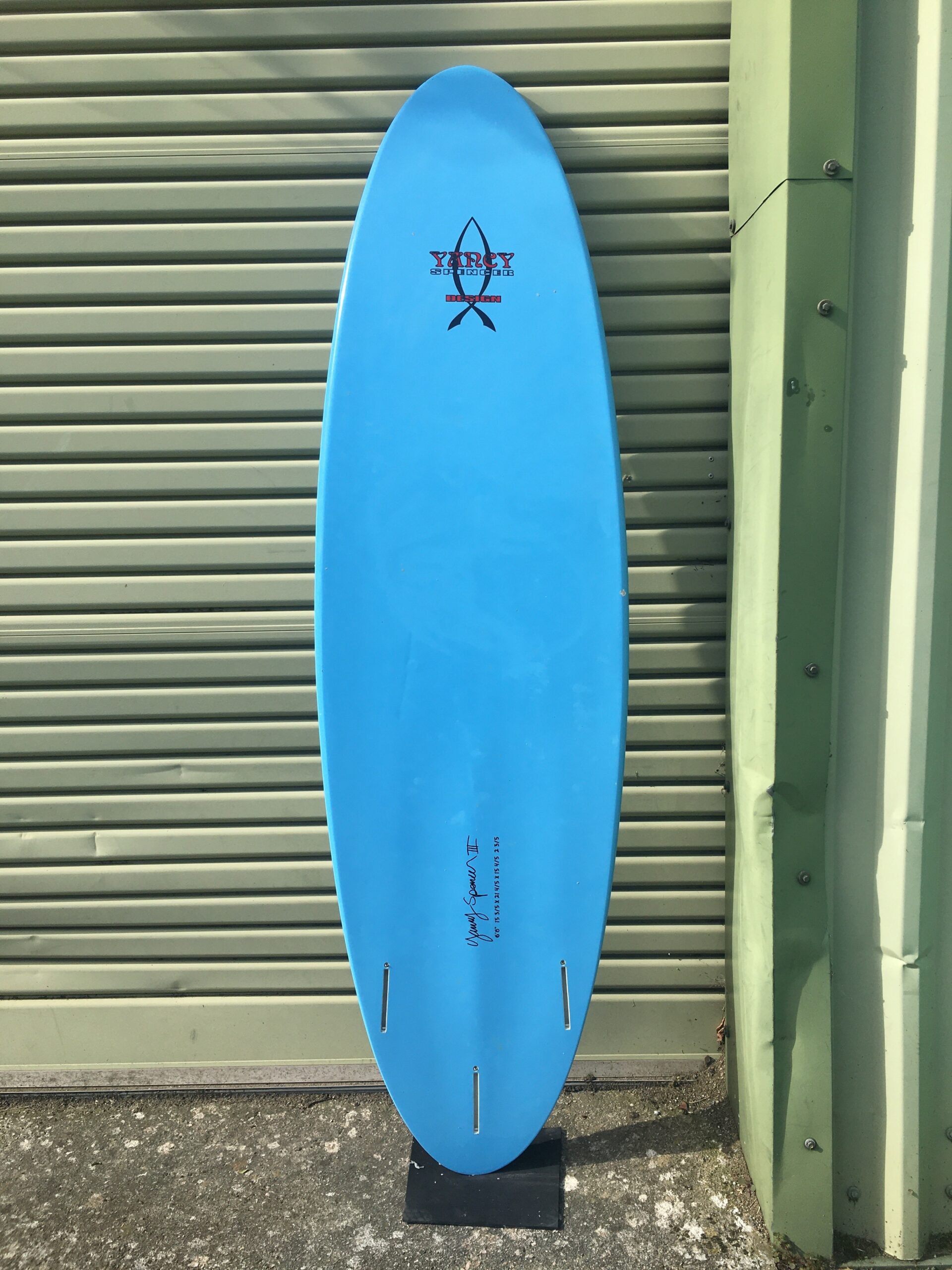 Secondhand surfboard yancy bottom