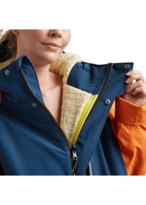 Red Recovered Alter Evo Changing Robe collar
