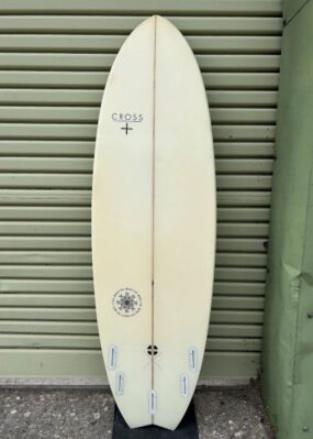 Modfish Cross 5'10 secondhand surfboard bottom