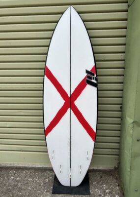 Luke Young Dynamo 5'10 secondhand surfboard bottom